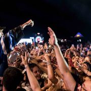 Oscar and the Wolf Konser