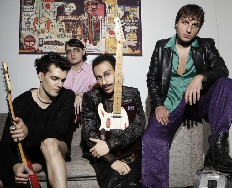 birileri yüzünde taşlar